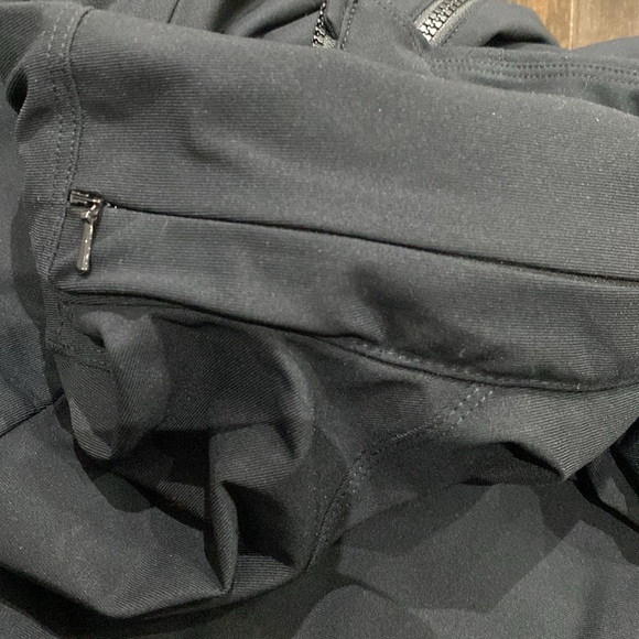 Men’s Lululemon jacket with hidden hoodie - Picture 2 of 2